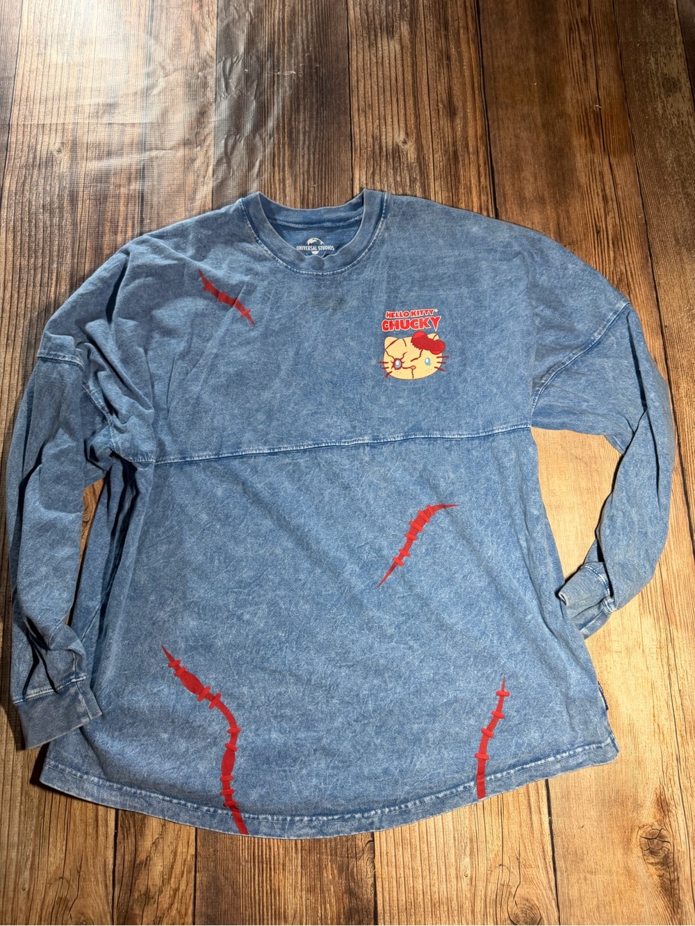 Universal Studios Hello Kitty x Chucky acid-wash denim spirit jersey wit